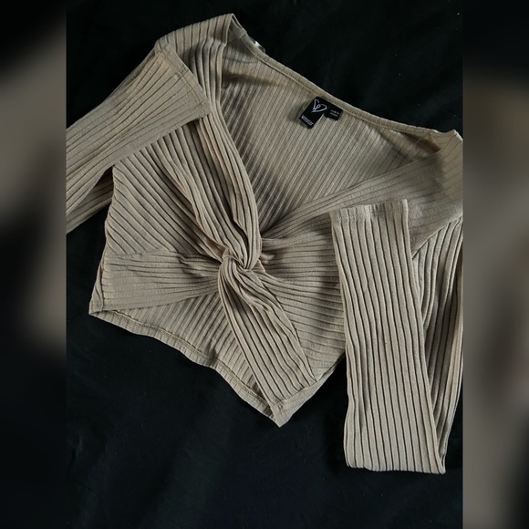 Twist Crop Top - Picture 6 of 6